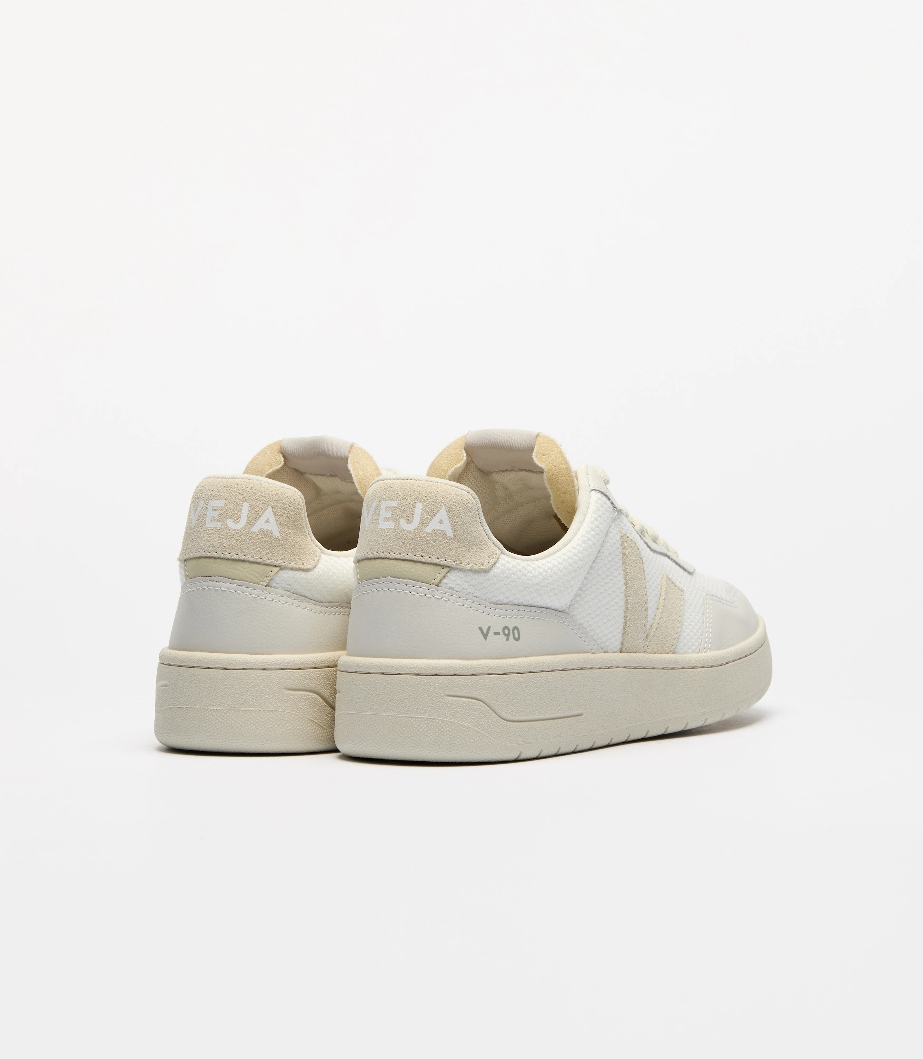 Veja Womens V-90