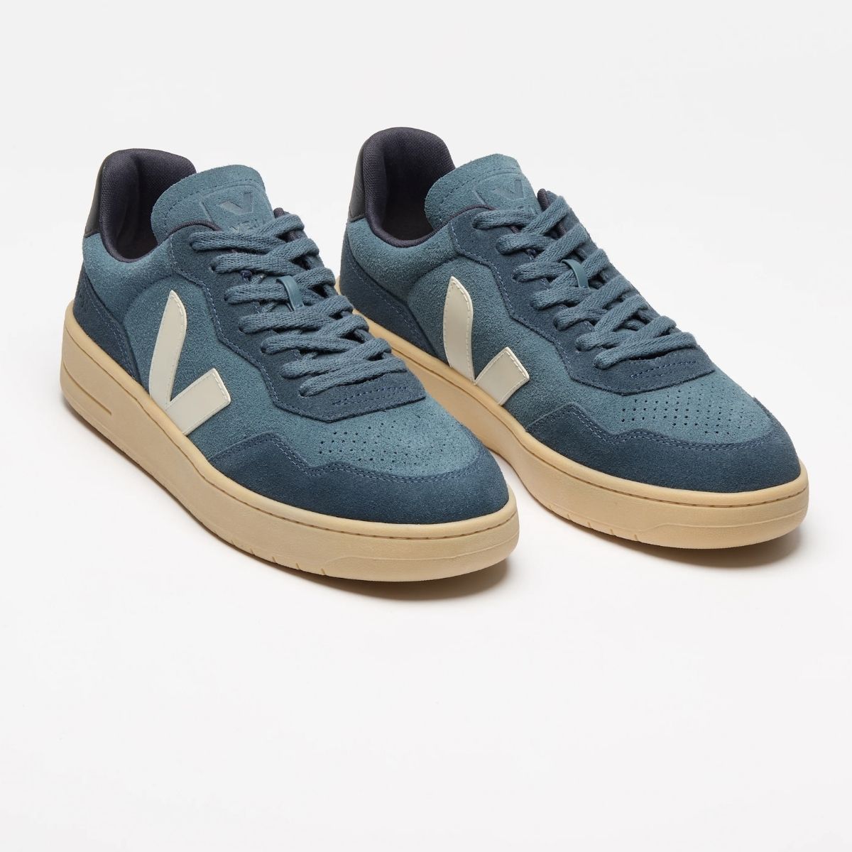 Veja Mens V-90 Suede