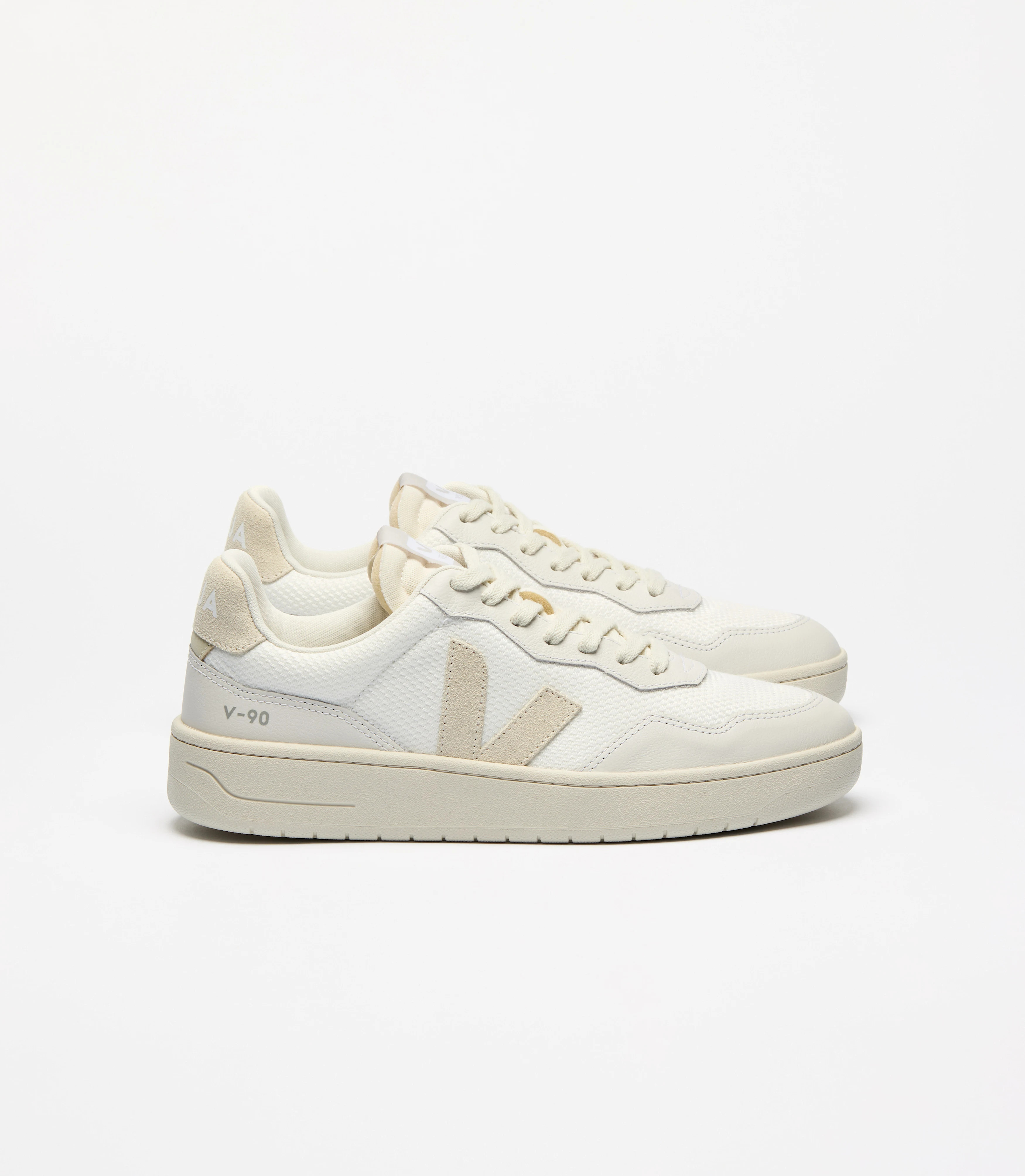 Veja Womens V-90